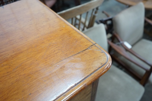 A Victorian mahogany chest of drawers, width 122cm, depth 55cm, height 120cm